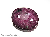 Кабошон корунда с цоизитом. Место добычи - Бразилия. Мелкие выемки. Погрешность измерения 0,5 - 1 мм.