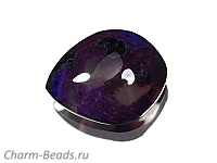 Кабошон сугилита, выпуклое основание. Погрешность измерения 0,5 - 1 мм. Микровыемки.