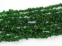 Крошка хромдиопсида. Диаметр отверстия 0.8 мм. Цена указана за одну нить. Длина нити примерно 20 см. Размеры зерна и вес указаны усредненные.