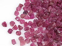 Дикие бусины турмалина. Диаметр отверстия 1 мм. Цена указана за одну бусину. Размеры, вес указаны усредненные и отличаются между бусинами.