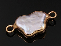 Коннектор-подвеска из натурального речного жемчуга в обойме покрытой 24к желтым золотом. Диаметр подвесного отверстия 1.8 мм. Цена за 1 шт.