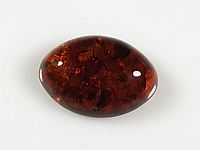 Подвеска натурального янтаря. Диаметр отверстия 1 мм.  Место добычи - Калининградская область.